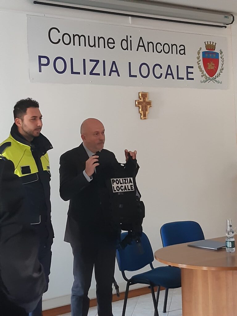 NUOVE DOTAZIONI POLIZIA LOCALE