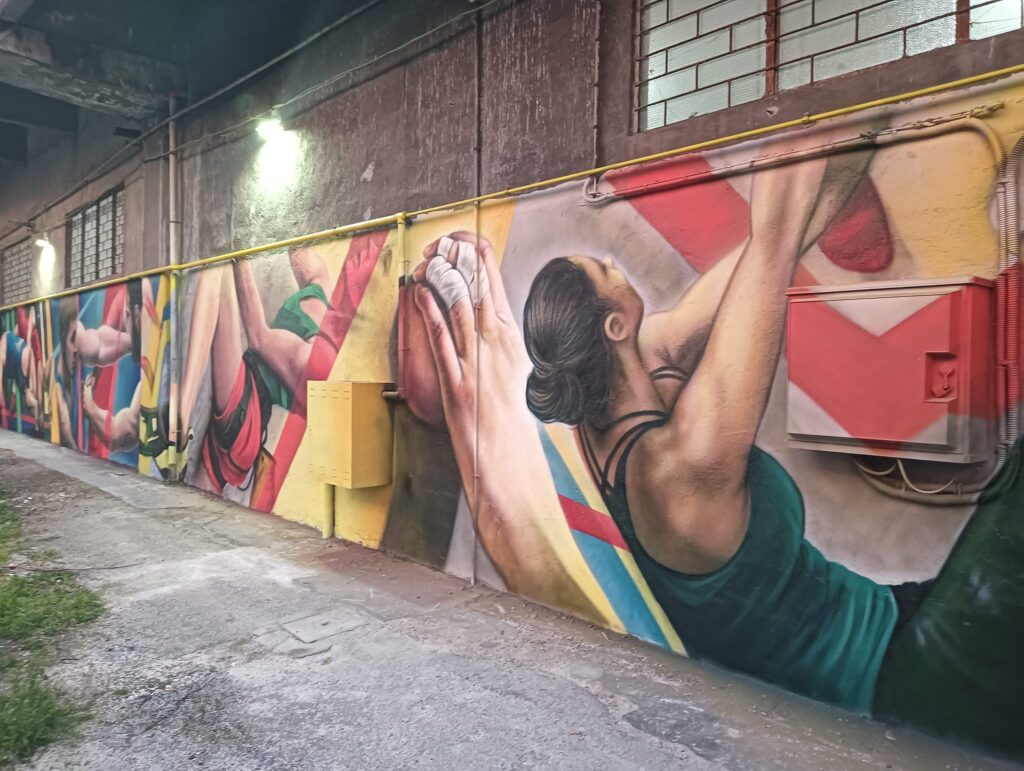 PALESTRA PERSIANI: INAUGURATO UN NUOVO MURALE DEDICATO ALLO SPORT